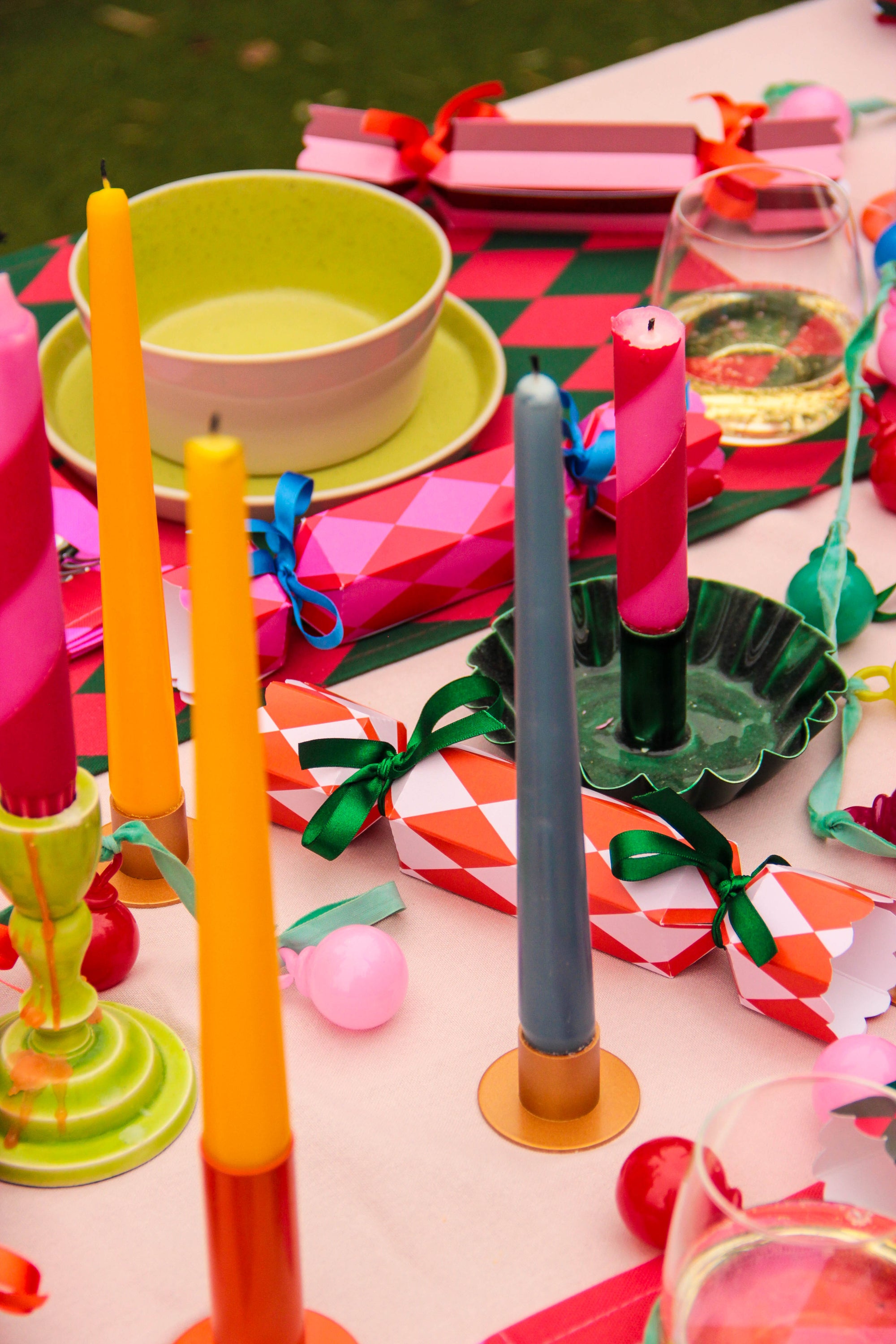 Red & Pink Christmas Crackers