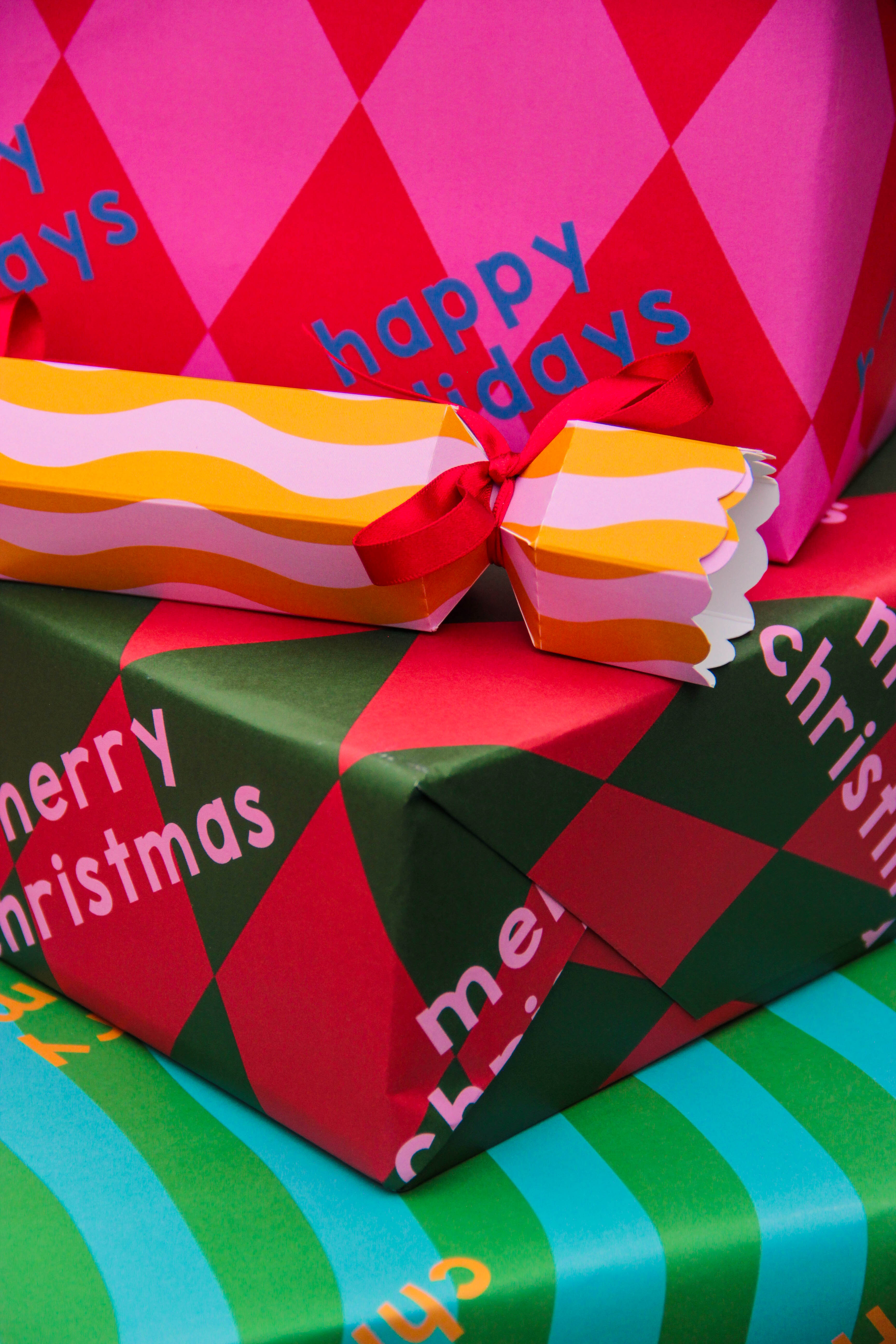 Red & Pink Seasons Greetings Gift Wrap
