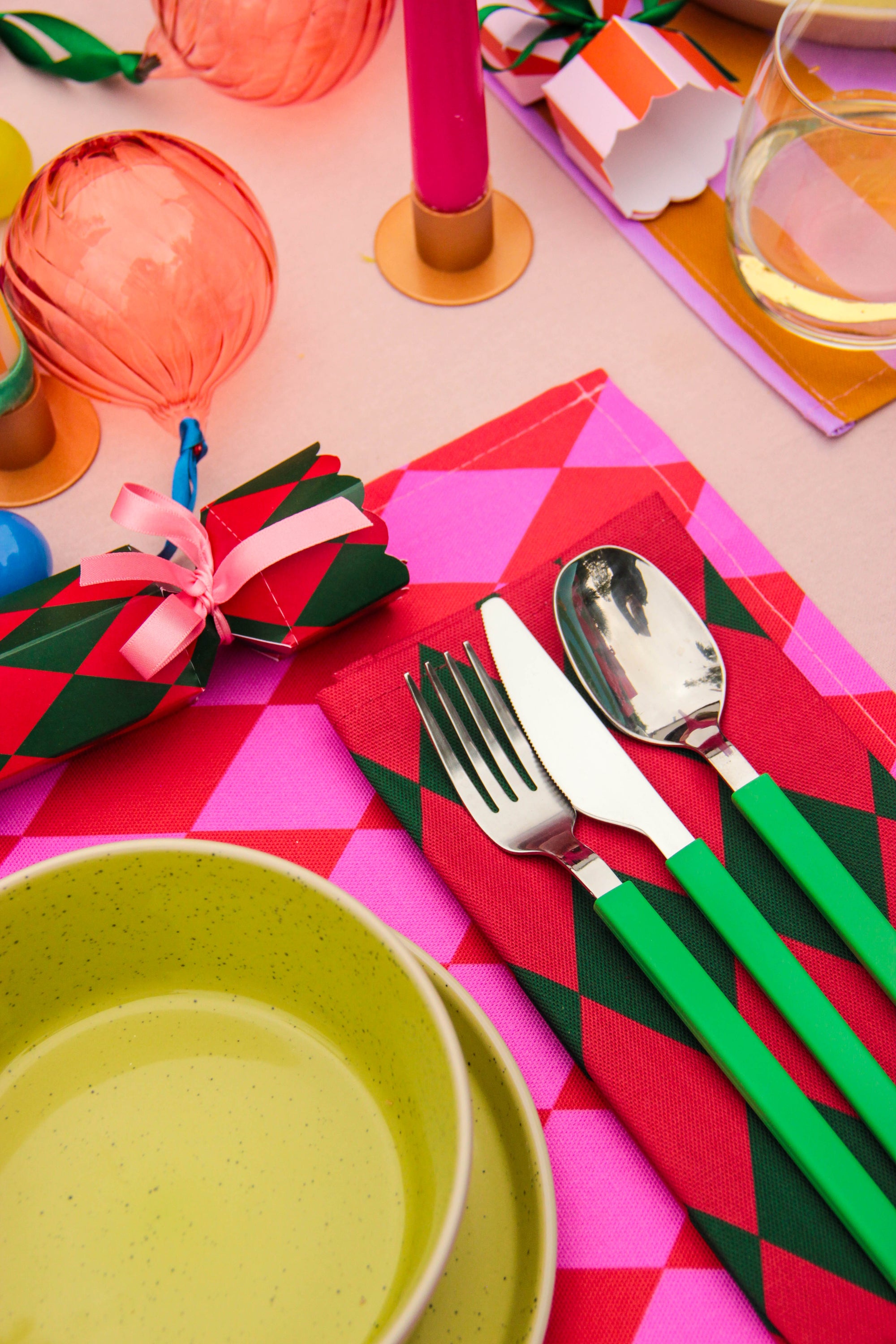 Red & Green Christmas Crackers