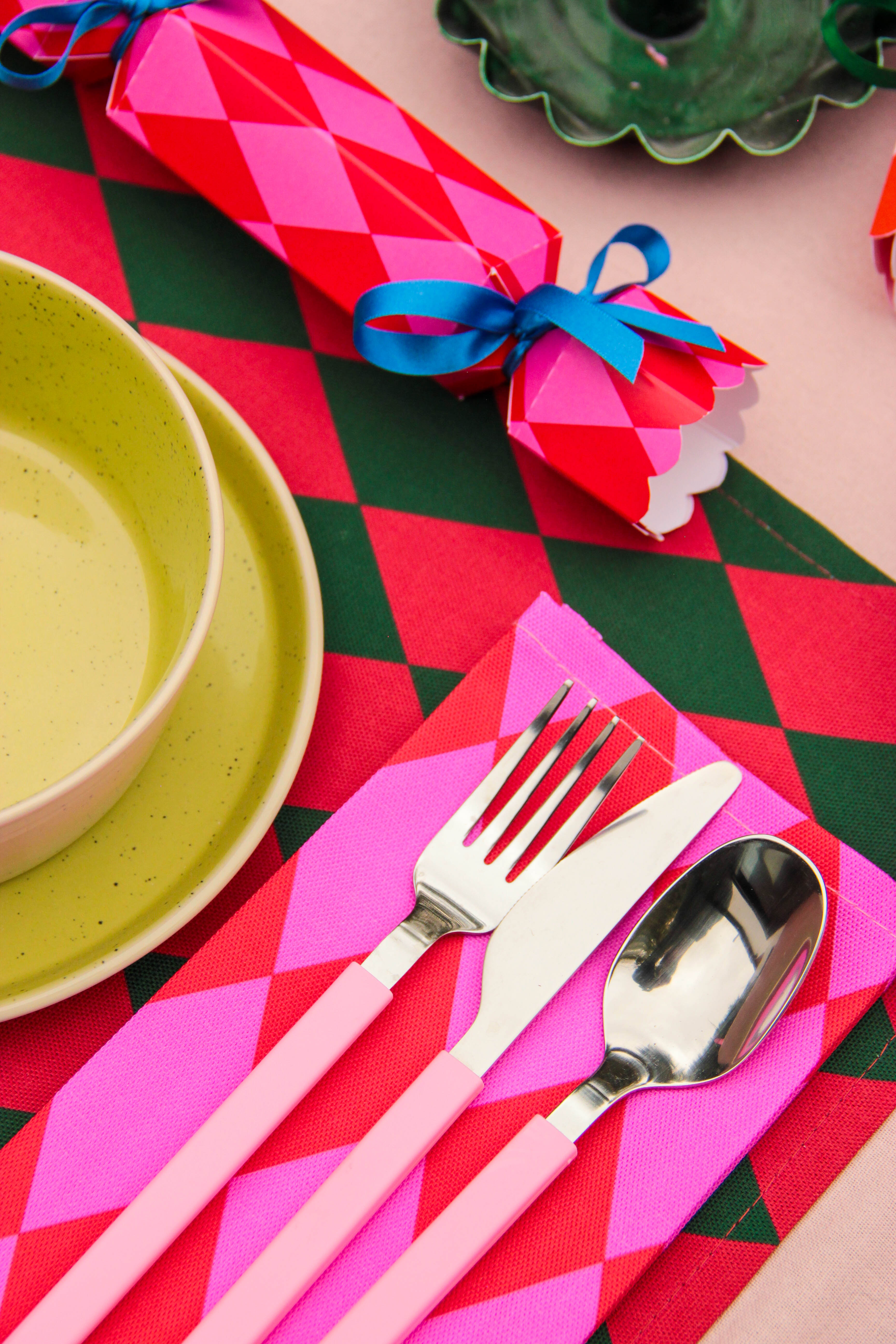 Red & Pink Christmas Crackers
