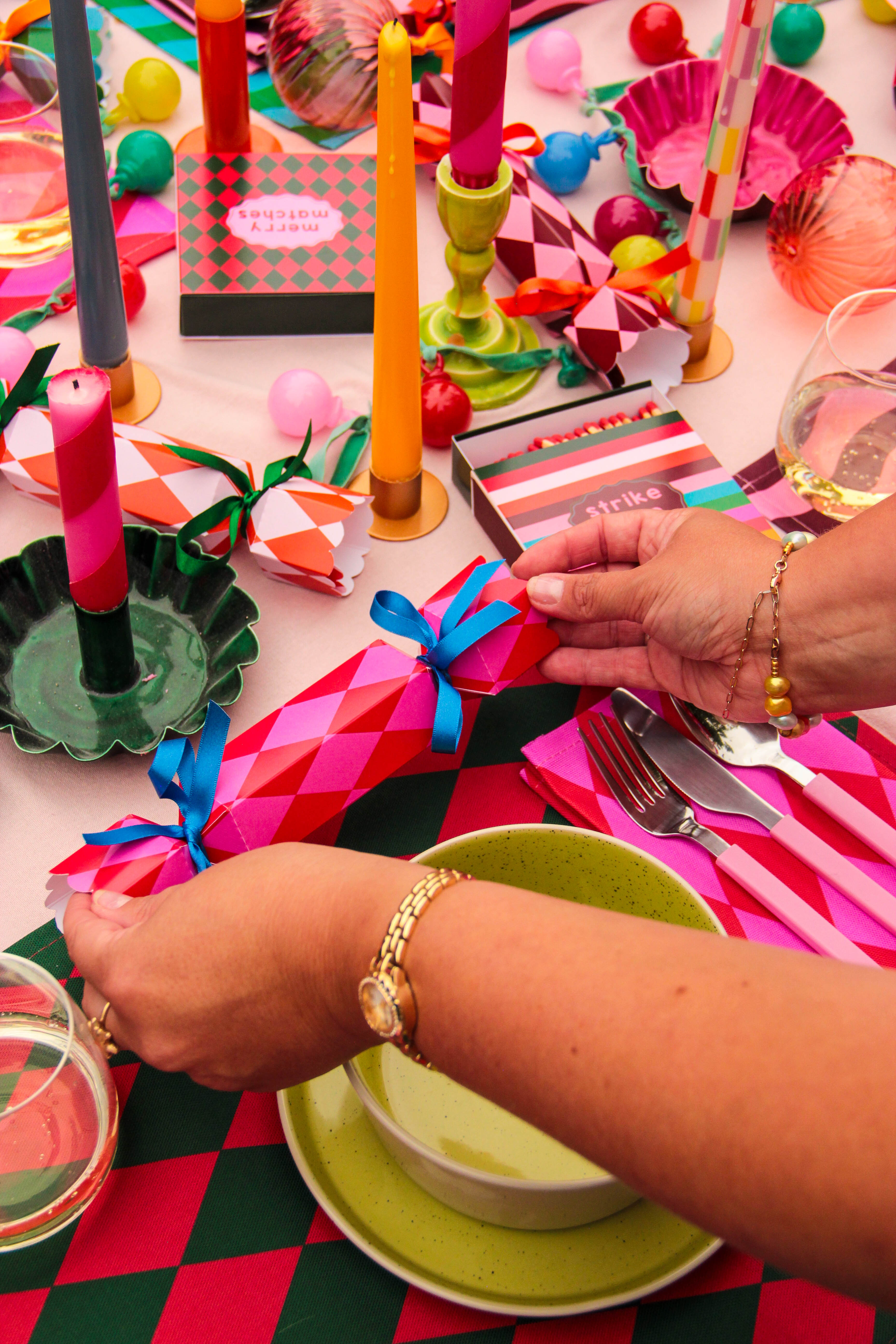 Red & Pink Christmas Crackers