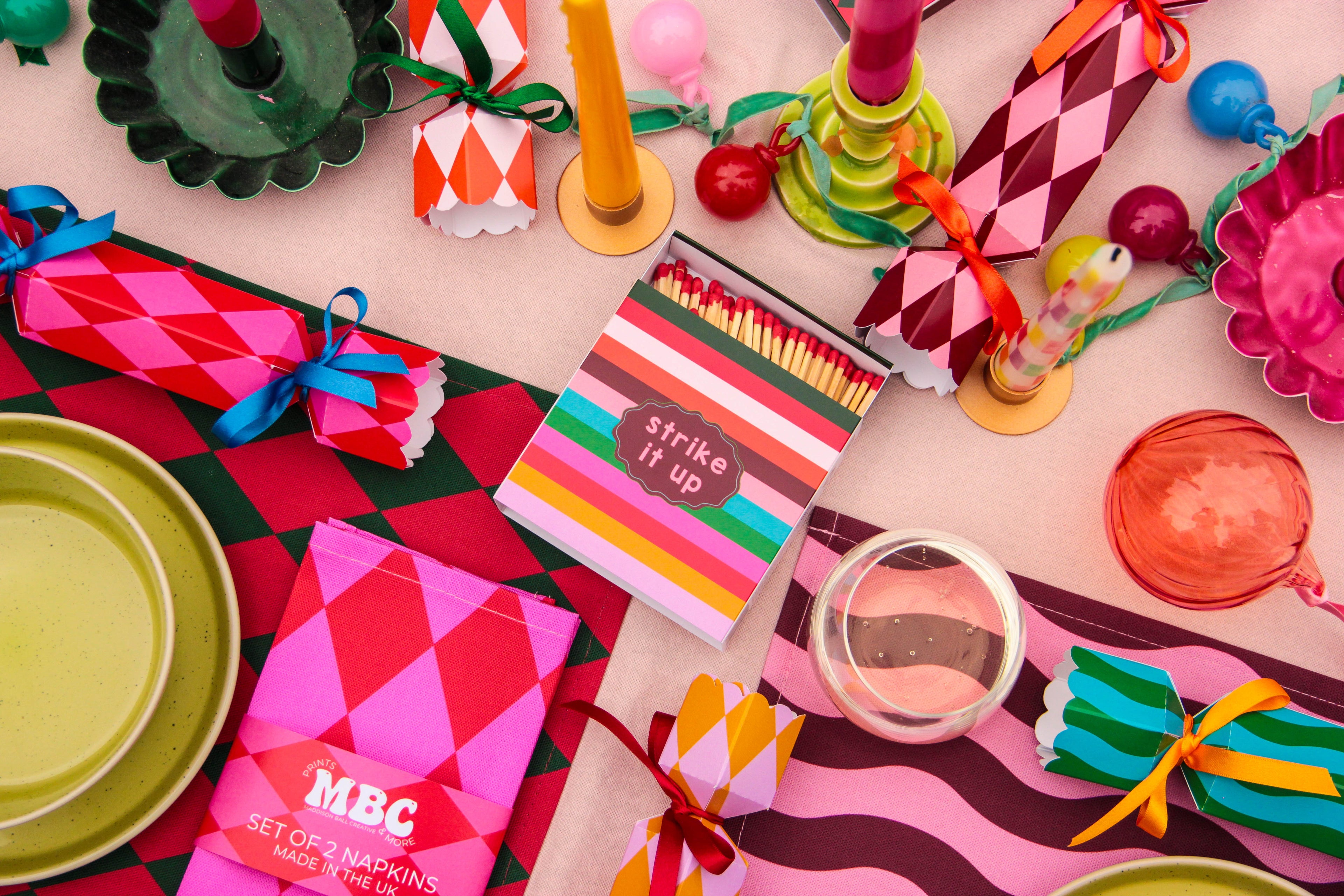 Red & Pink Christmas Crackers