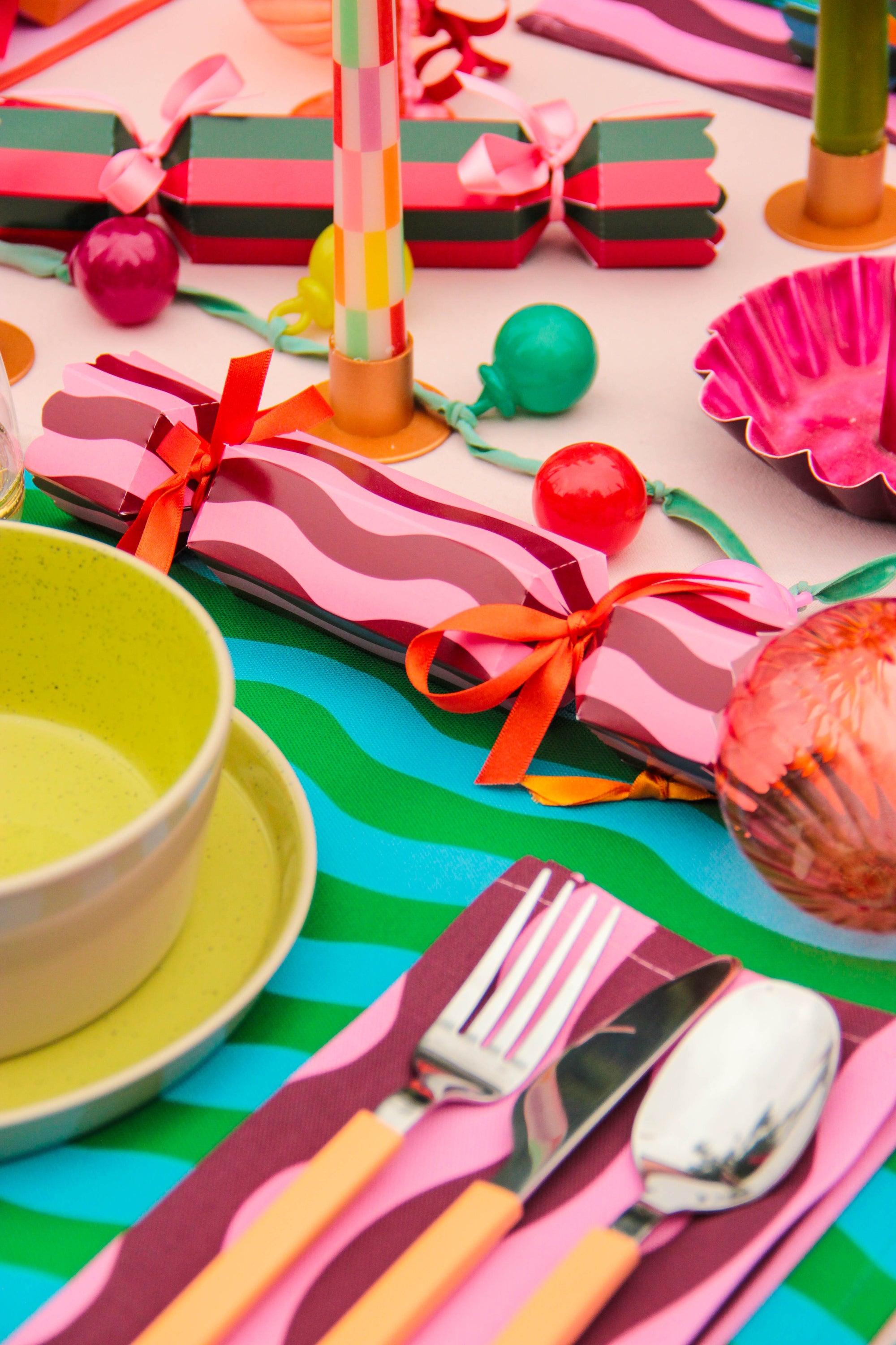 Red & Green Christmas Crackers
