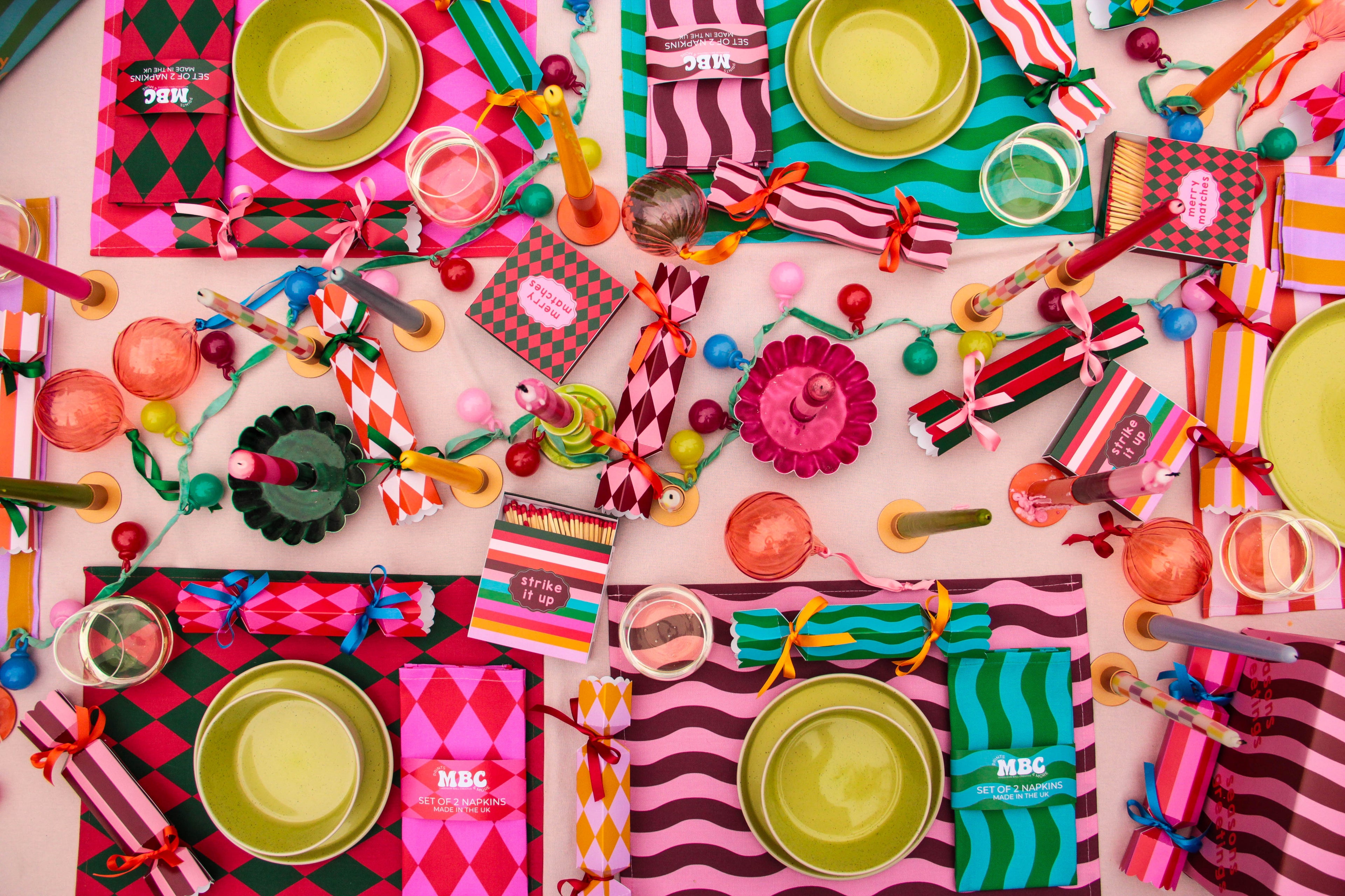 Red & Pink Christmas Crackers
