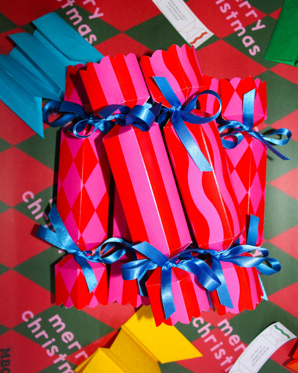 SINGLE Pink & Red Christmas Crackers
