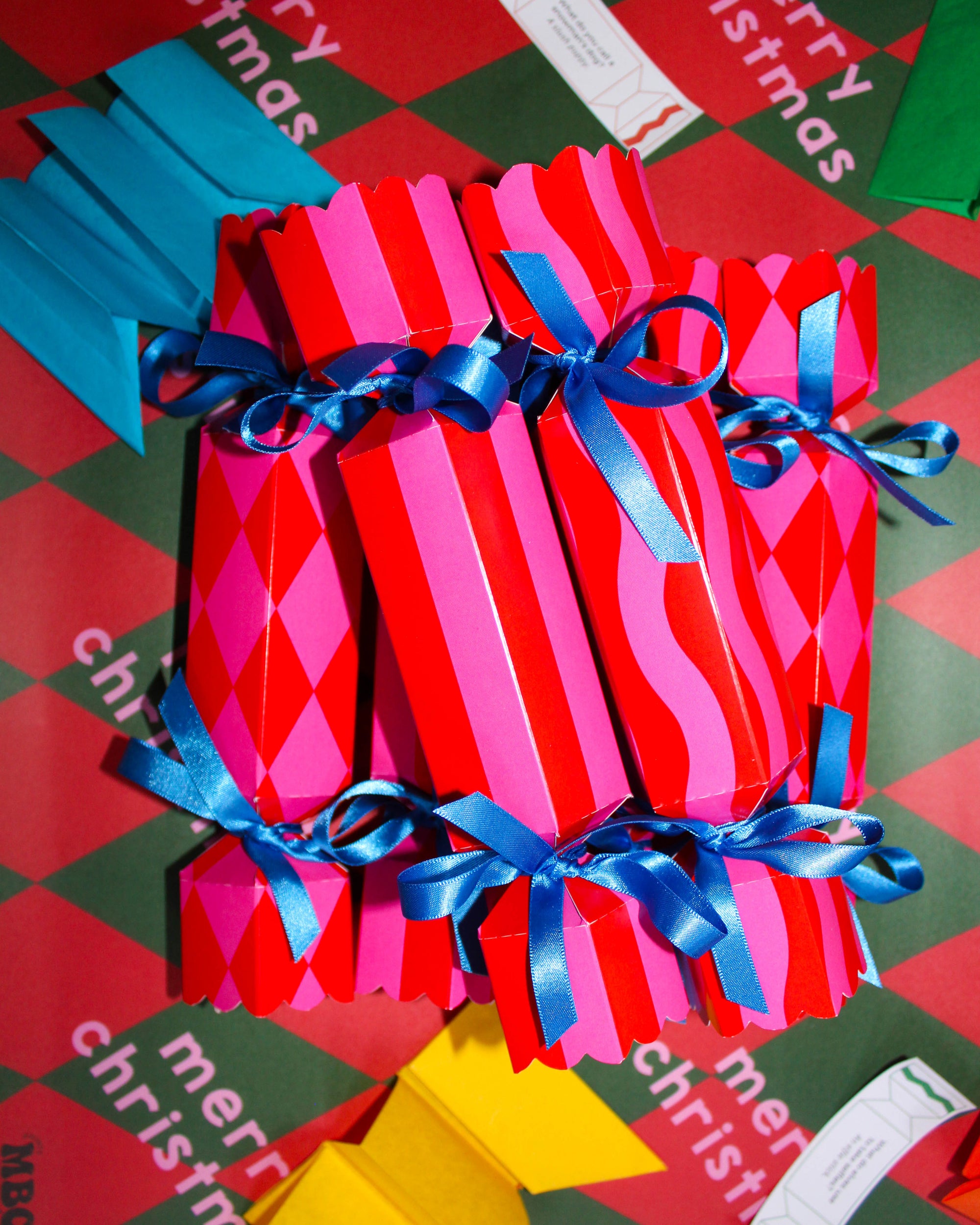 SINGLE Pink & Red Christmas Crackers